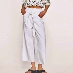 Zara Wide leg raw hem cropped paperbag waist white denim jeans